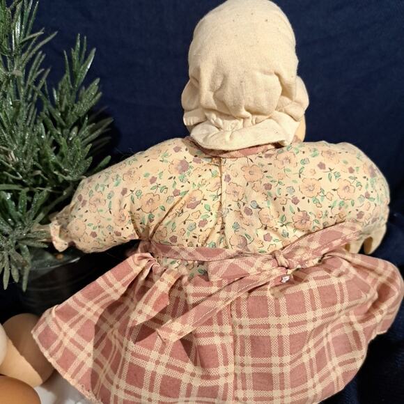 Vintage 1990 Russ Critter Factory Duck Figurine Adorable Duck with Basket Bonnet - Picture 5 of 7